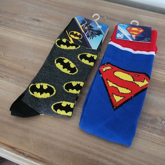 Batman & Superman Crew Socks β 2 Pairs β DC Comics β NWT comic book hero socks - Picture 1 of 9